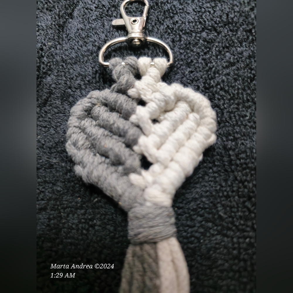NWOT Handmade Macrame Heart Keychain - Picture 2 of 3